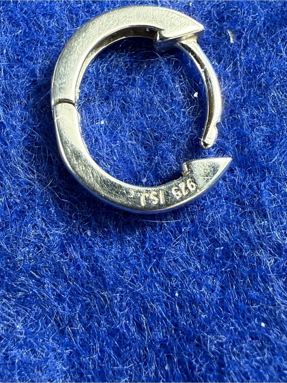 In Season Jewelry 925 Sterling Silver Staggered Gem Hoop earrings.